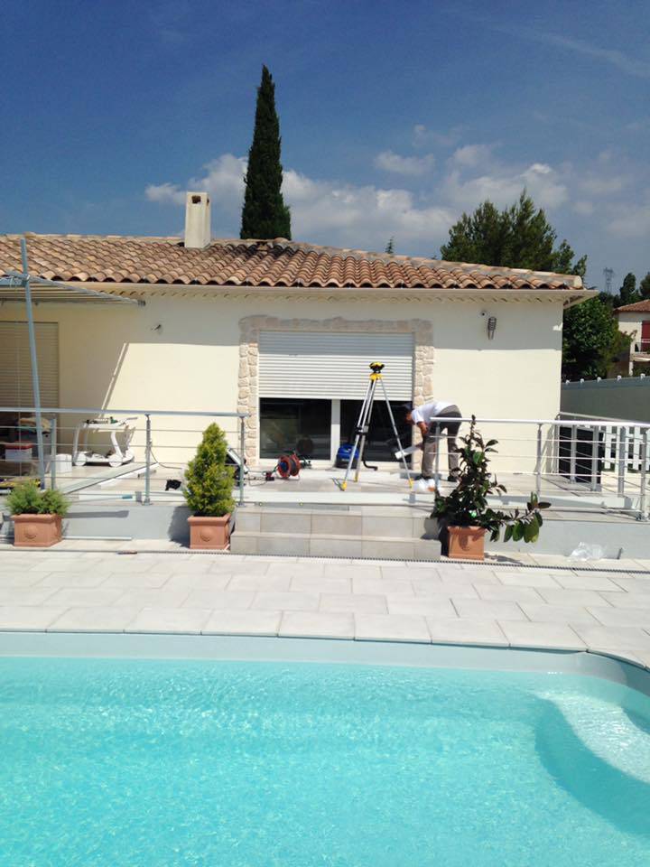 Pose d’un garde-corps pour une piscine en inox et alu à La Ciotat