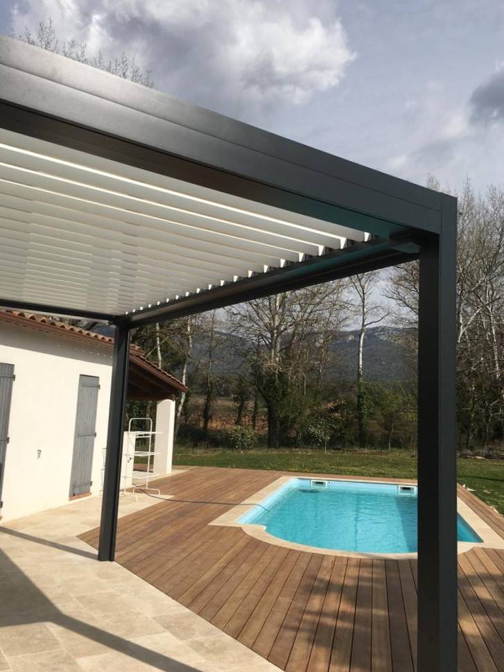 PERGOLA BIOCLIMATIQUE EN ALU RAL 7016 AVEC LAMES ORIENTABLES A AUBAGNE 13400