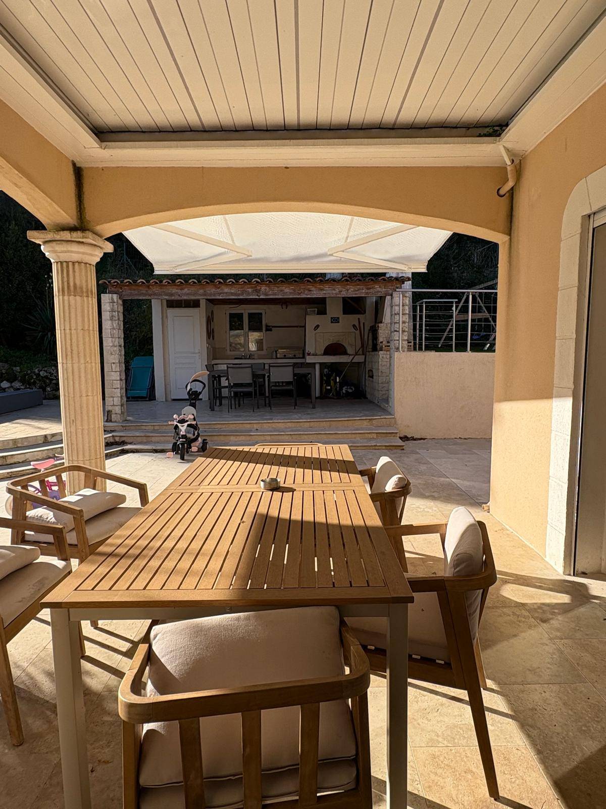PERGOLA BLANCHE RAL 9001 ETANCHE A CASSIS 13260