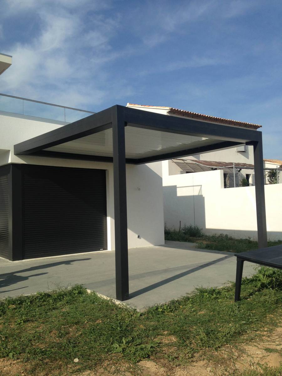 Pergola bioclimatique adossée en alu 2x2 posée par GSH à Marseille 13013