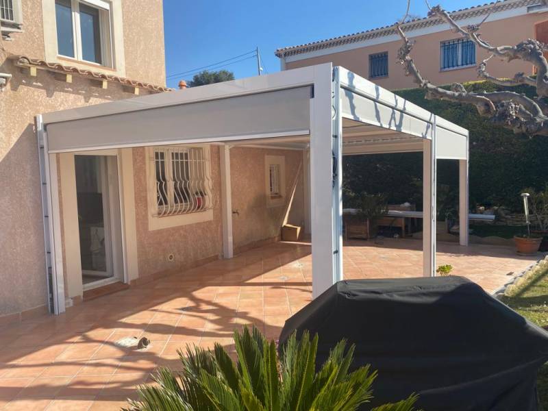 Pergola en alu blanche double 6*3 par module avec store zip intégrés à Marseille 13009